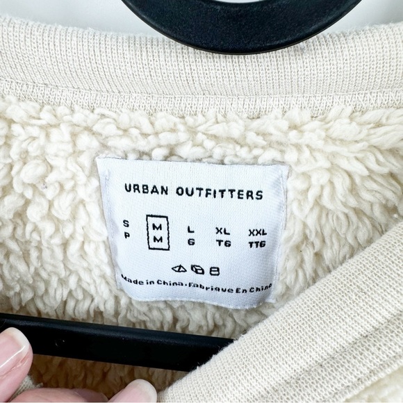 ✅ URBAN OUTFITTERS Western Sherpa Crew-Neck Sweatshirt CREAM SIZE MEDIUM - Picture 4 of 6